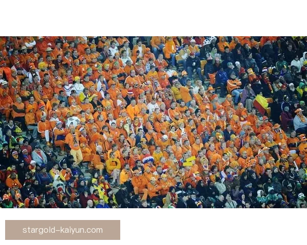 韩国队球迷方阵展现出强大支持力度，持续为球队加油助威