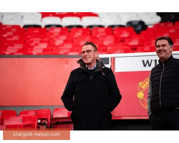 朗尼克执教英超球队近期表现稳健，战术调整初显成效